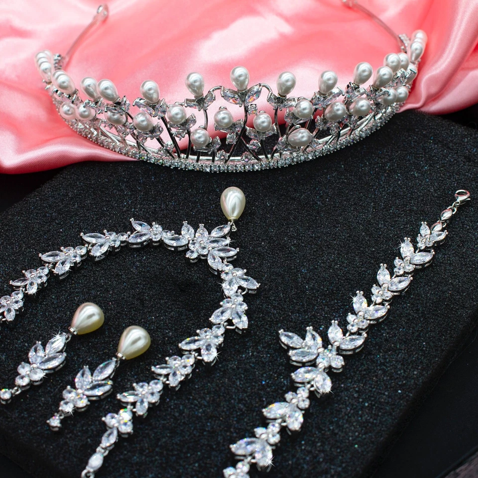 Tiara In Perle E Zirconia Cubica Con Opzioni Di Set Gioielli - Immagine 3 di 4