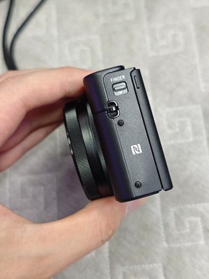 Sony DSC-RX100 III RX100M3 Digital Camera 20.1 MP SLR Built-in