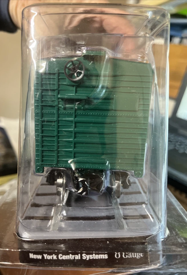 TRAIN FREIGHT CAR O SCALE GAUGE MENARDS NYC Central System BOXCAR - Image 3 of 4