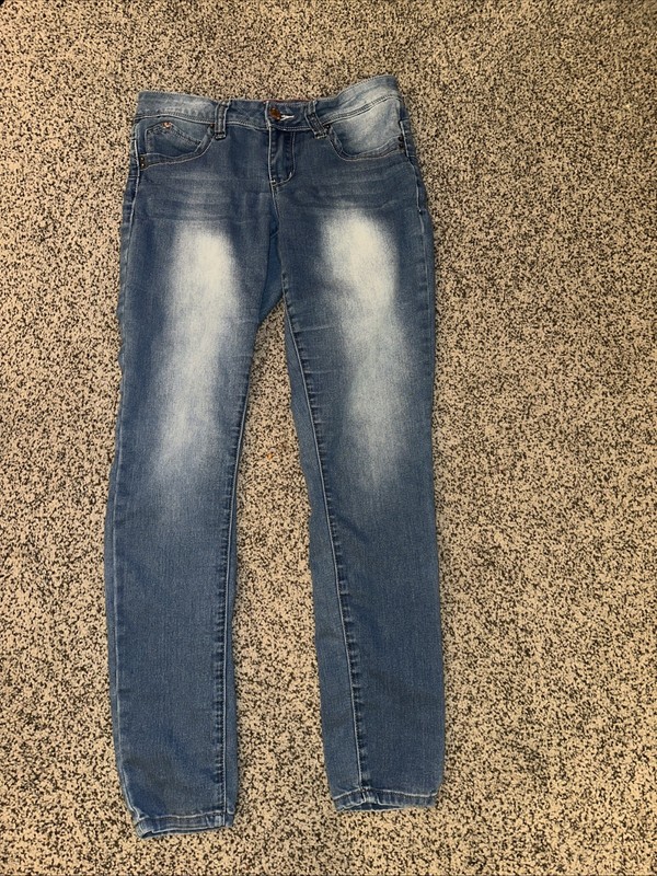 Womens/Juniors YMI WannaBettaButt? Medium Wash Denim Jeans Sz. 7. EUC