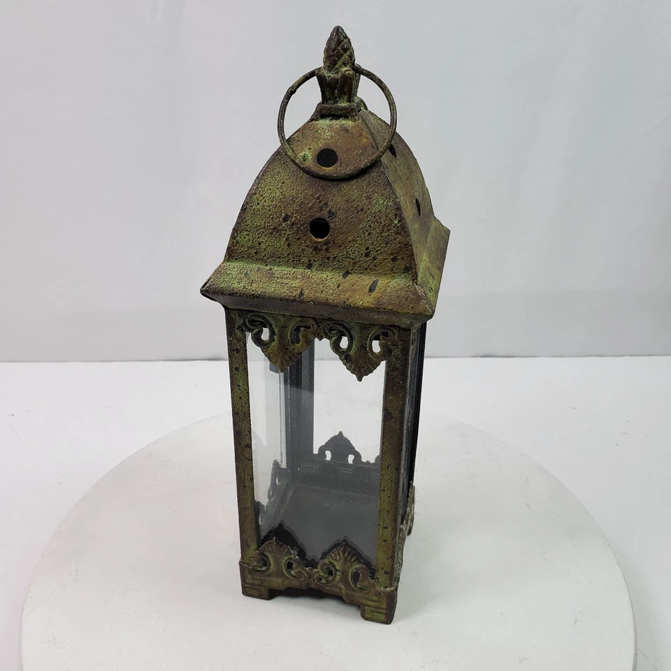 Linterna de colección castillo gótico verde metal oxidado vidrio negro 13x4x4 pulgadas Foto 4 de 4