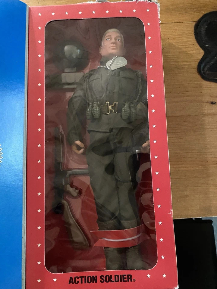 Hasbro 1960s Vintage GI Edição Limitada WWll Never Been Opened - Imagem 4 de 4