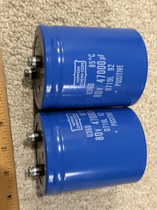 Lot De 30 Condensateurs 22µF 30V Nippon Chemi-Con - Neufs Polarisés