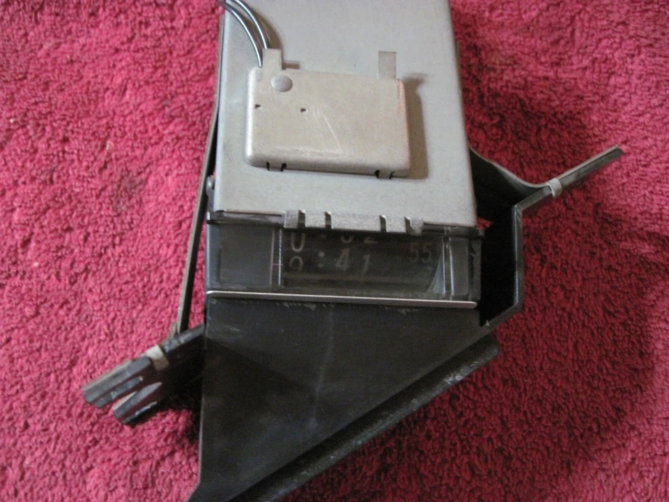 76 Chrysler New Yorker Dash Clock 1976 - Image 4 of 4