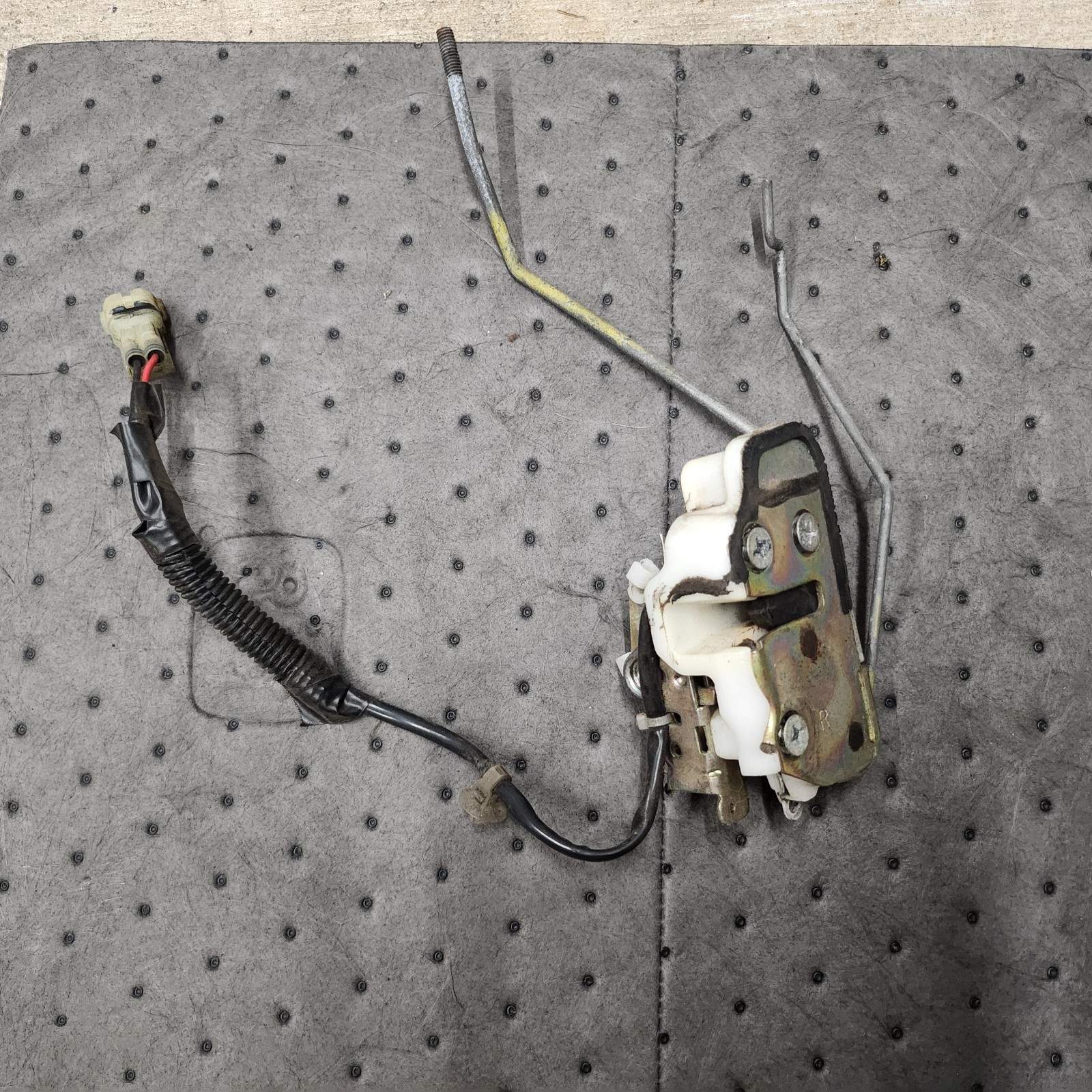 90 91 Honda Civic Hatchback OEM Passenger Right door lock latch catch assembly