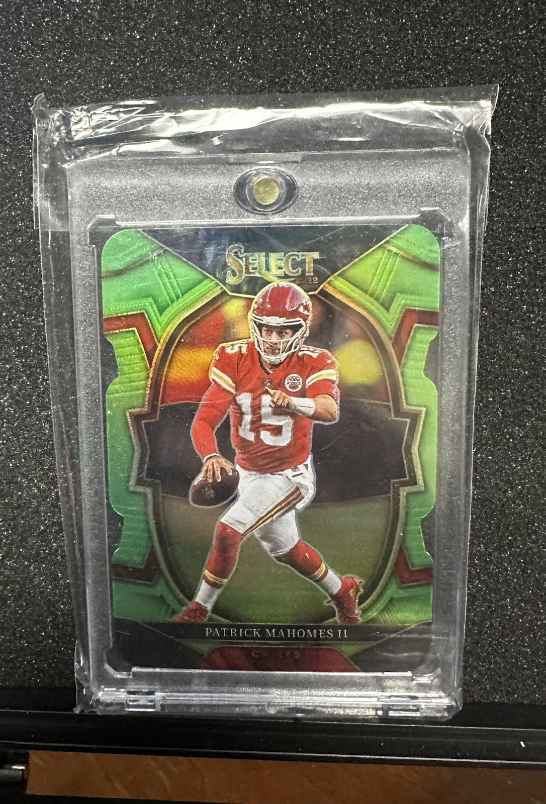 Patrick Mahomes 2022 Select #20 Neon Green Die-Cut /299
