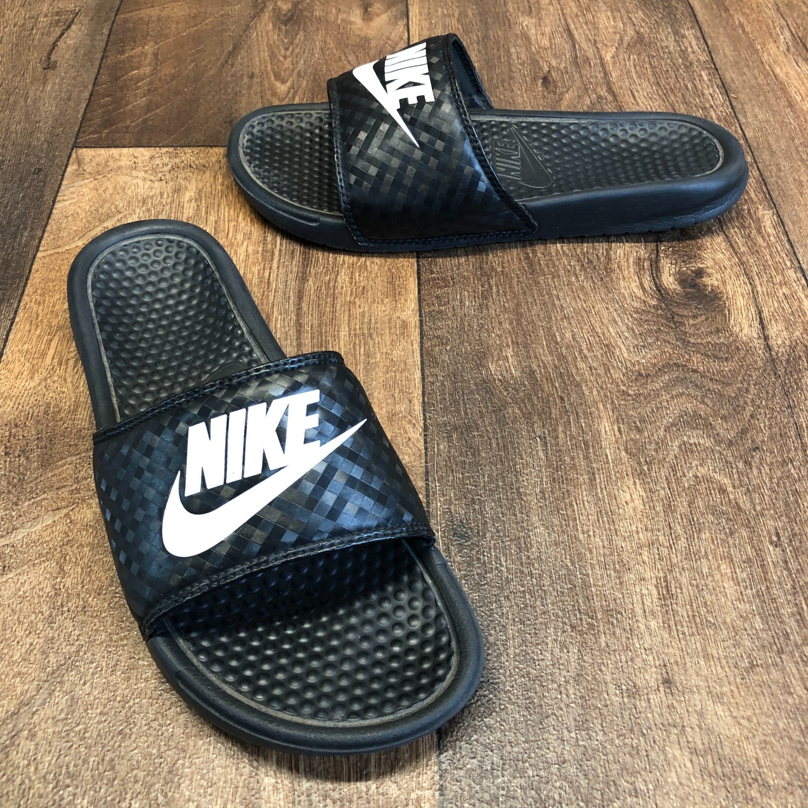 Nike Women's Benassi JDI Black & White Slides Sandals 343881-011 Size 10 - EUC