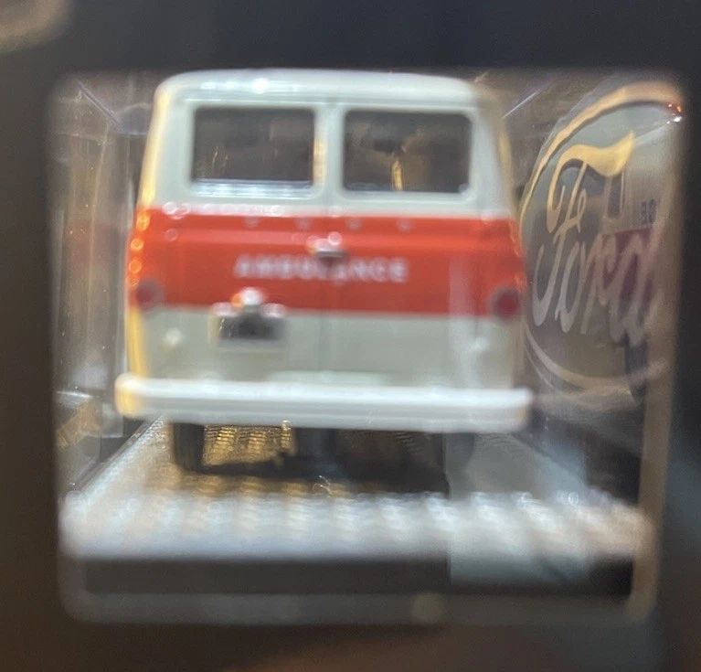 Furgoneta ambulancia Ford Econoline Ford 1964 7800 edición limitada M2 Machines Ford Foto 4 de 4