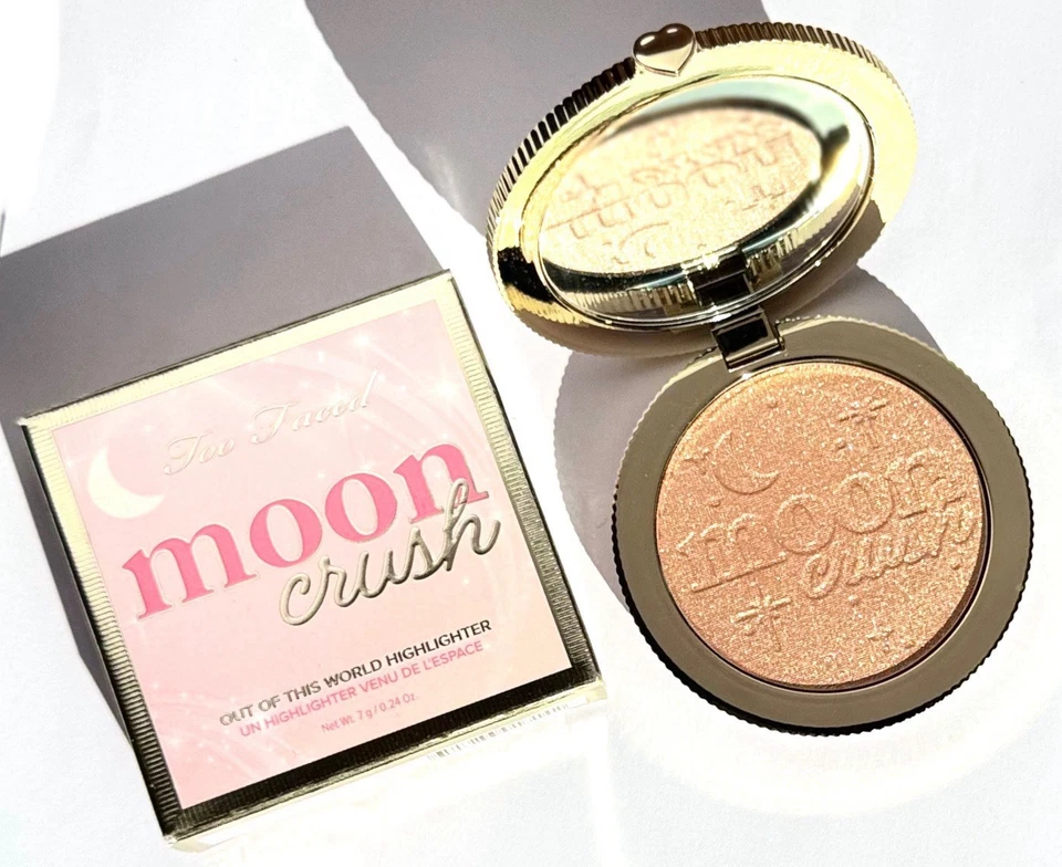 Too Faced Moon Crush Out Of This World Highlighter Summer Moon 7g - Bild 4 von 4