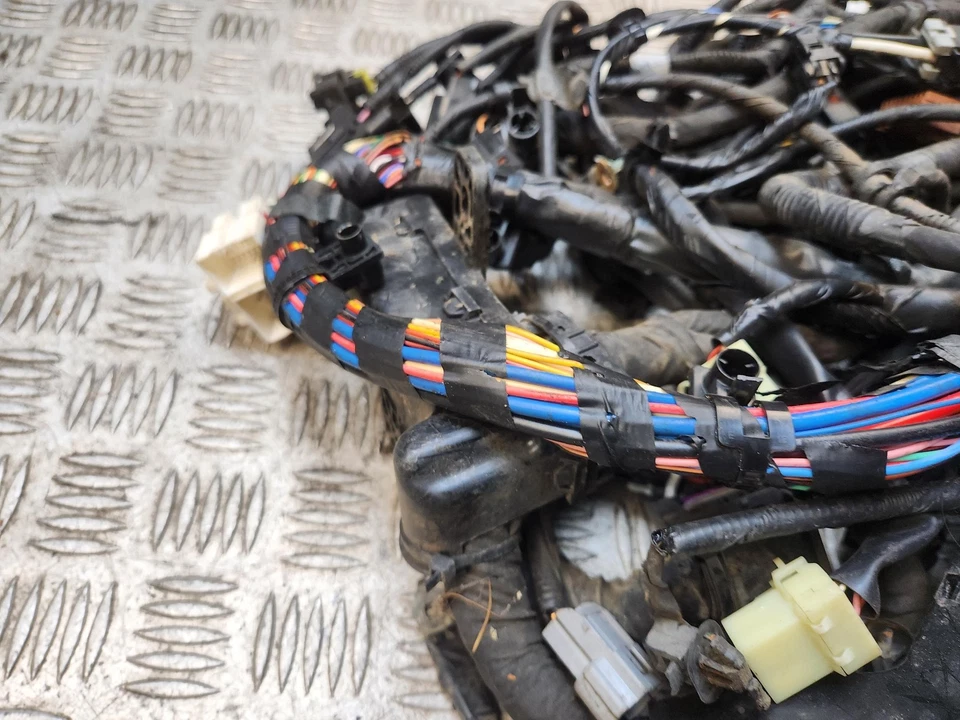 KIA PICANTO ENGINE WIRING LOOM & FUSE RELAY BOX 1.0 PETROL G3LA MK2 2011 - 2017 - Image 3 of 4