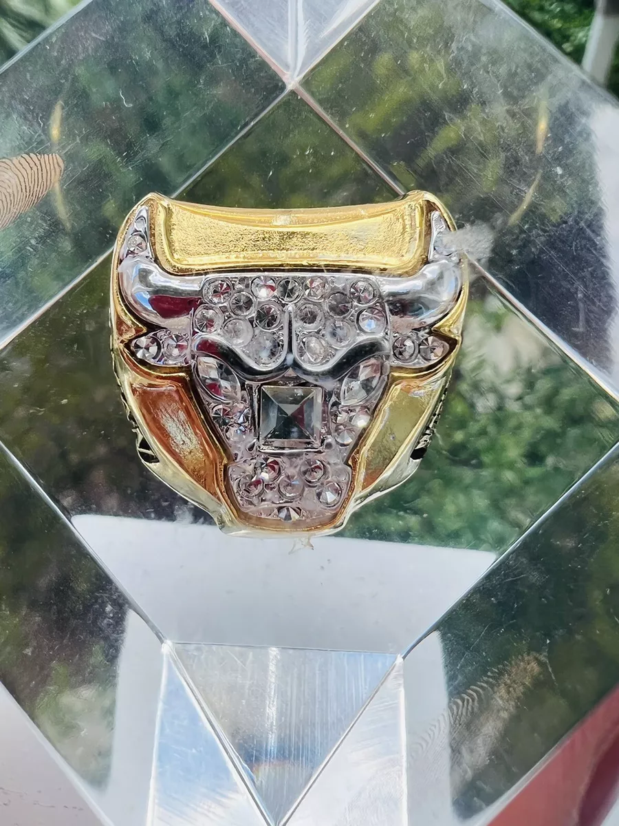 96-97 CHICAGO BULLS NBA FINALS WORLD CHAMPIONSHIP RING IN LUCITE CUBE JOSTENS 96-97 CHICAGO BULLS NBA FINALS WORLD CHAMPIONSHIP RING IN LUCITE CUBE JOSTENS