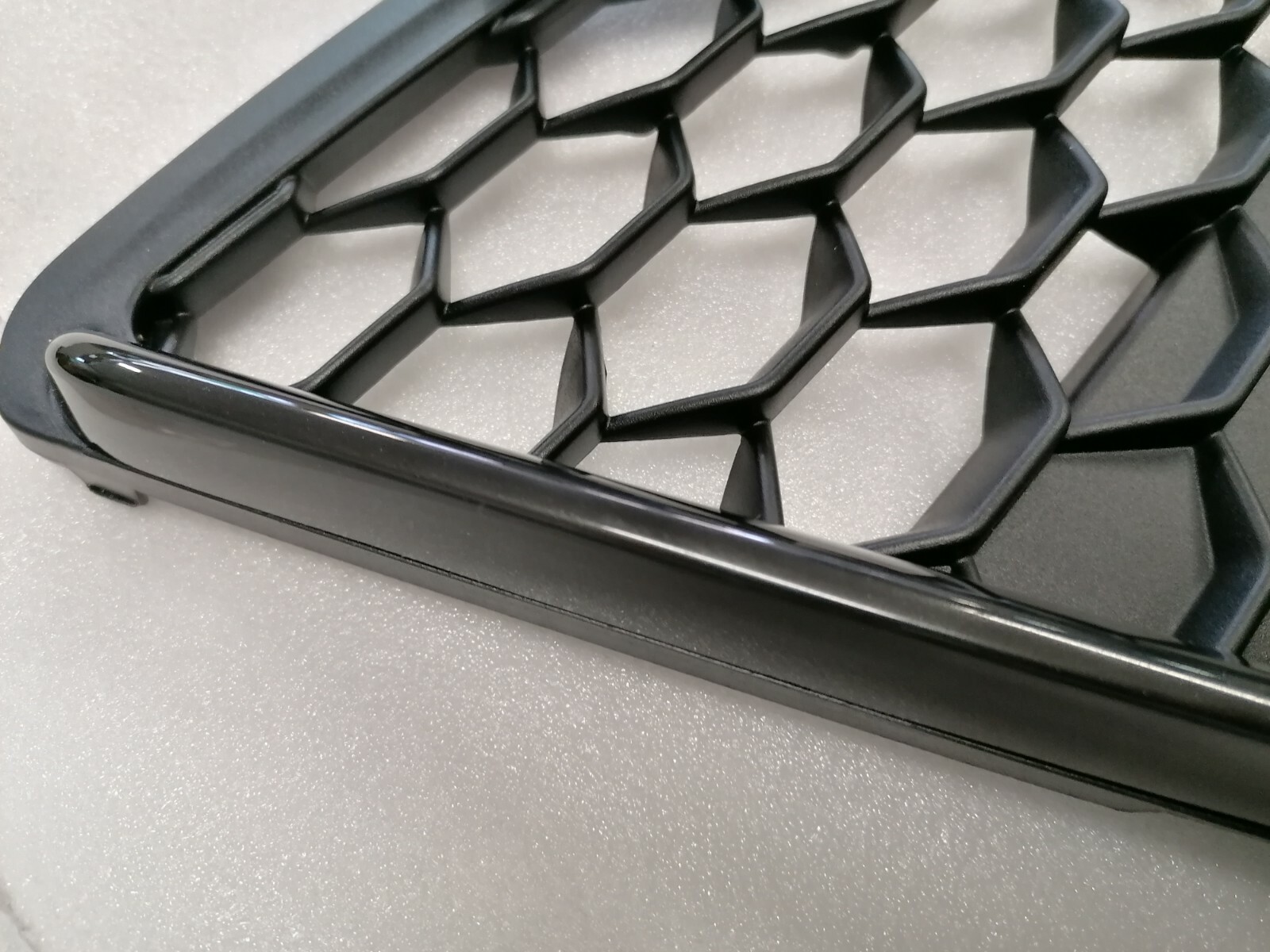 Griglia Anteriore Nero Lucido Per Subaru XV Crosstrek 2021-2023 – Copertura Radiatore Decorativa