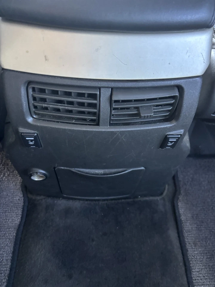 2006 英菲尼迪QX56第二排中心控制台带通风口和加热座椅开关原始设备制造商 — 第 2/3 张图片