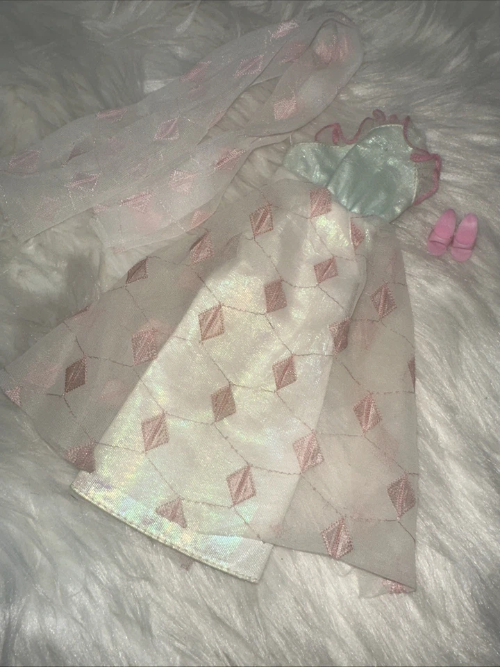 Vintage Barbie Diseñador Moda 5654 TELA Fecha Noche Vestido Chal Tacones SIN MUÑECA Foto 4 de 4