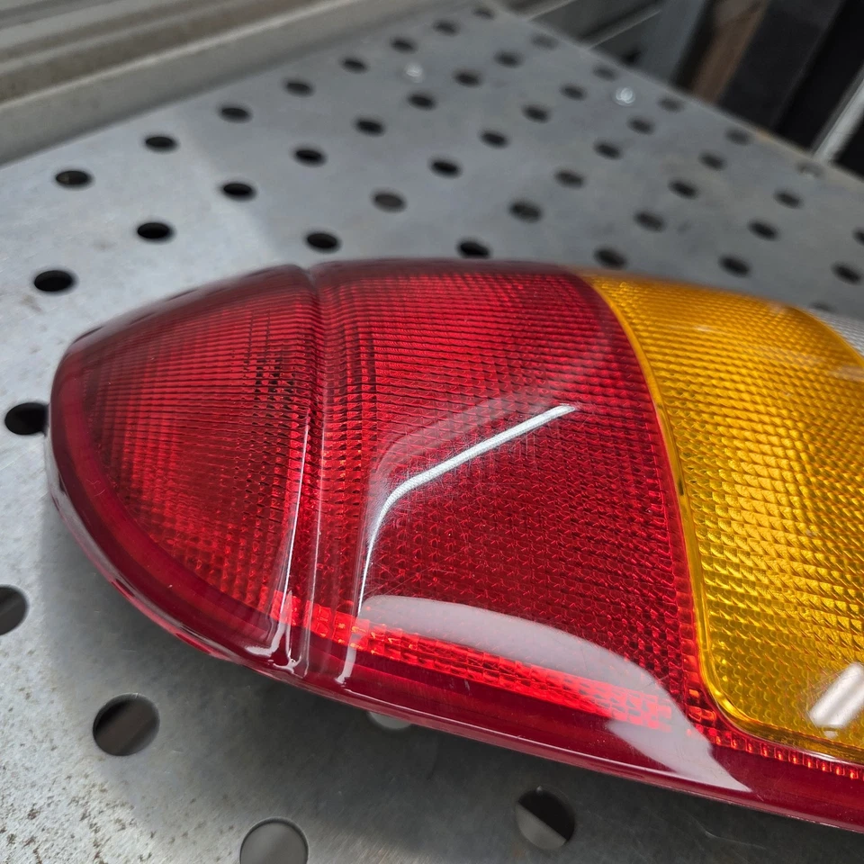 Luz trasera derecha lado pasajero Saturn LW200 LW300 2000-2002 vagón Foto 4 de 4