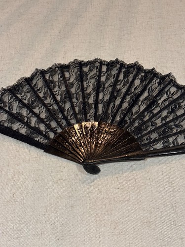 Antique Victorian Black Lace Mourning Fan Wood With Chantilly Style Lace 
