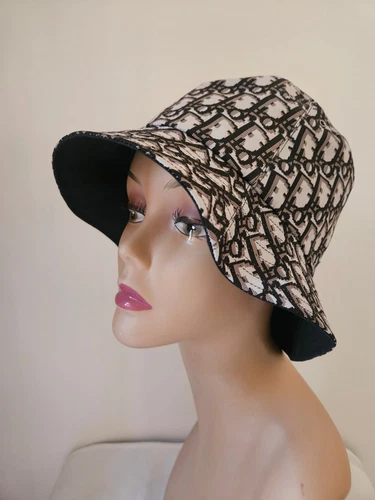 Chapeau seau réversible Christian Dior noir bleu imprimé diorissimo taille M
