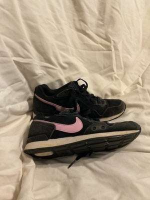 Womens Nike VENTURE RUNNER Sneakers Pink on Black