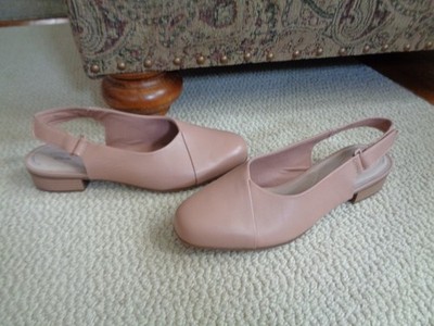 NWOB! Clarks Juliet Pull Leather Slingback Pump Closed Toe Warm Beige Size 9M