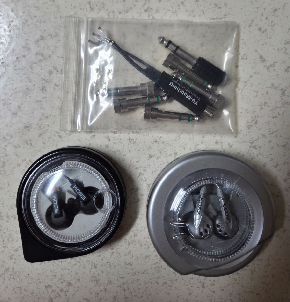 VTG KOSS EARBUDS HEADPHONES LOT + 3.5 TO 6.35 MM MIC AUDIO A