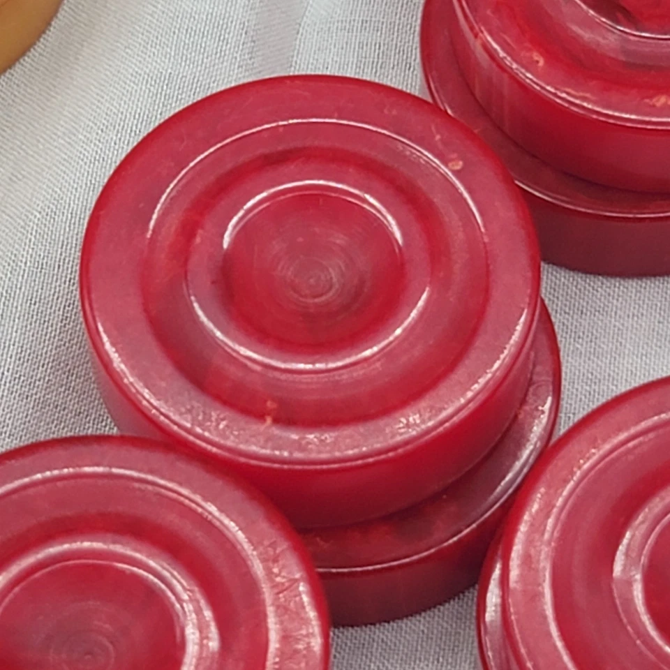 Bakelite 15 Butterscotch And 14 Cherry Game Pieces 1 1/8" diameter 5/16" thick - Image 3 of 4