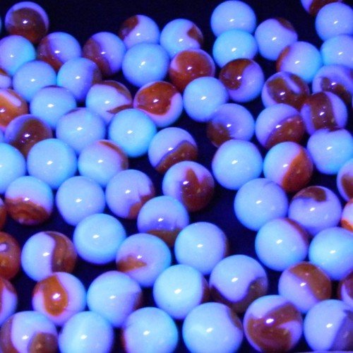 Vintage Lot of Over 100 Marbles Orange Gray Swirl All Glow Faintly Green - Picture 4 of 10