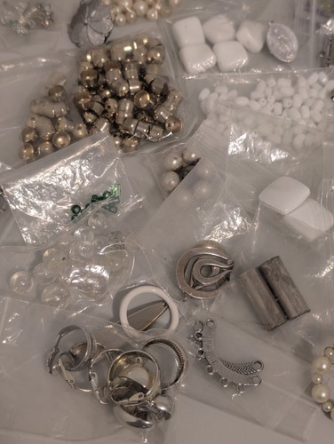 Over 9 Pounds! Vtg & New Beads for Jewelry Making - All Colors Harvested Parts - Picture 12 of 24