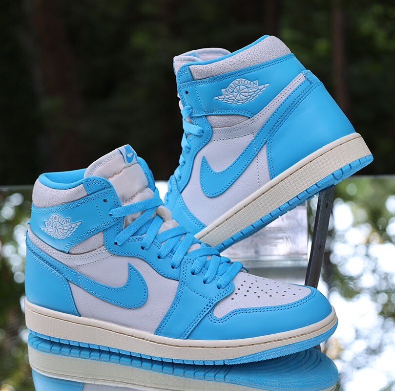 世界的に有名な Nike Air Jordan 1 Retro High OG UNC Reimagined Men's Size 9 シューズ(男性用)