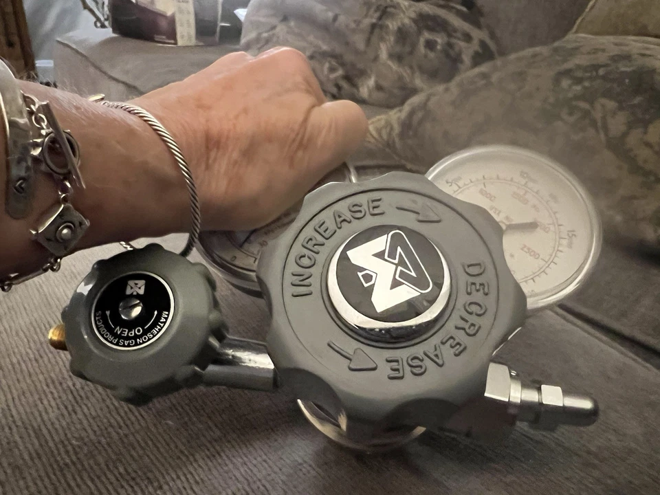 Regulador Matheson sin usar. Foto 3 de 4