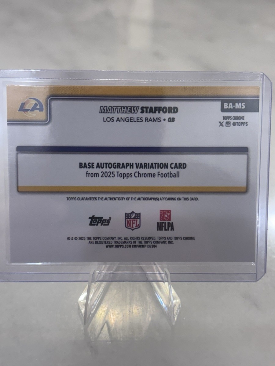 2025 Topps Chrome Football Matthew Stafford Green Refractor Auto
