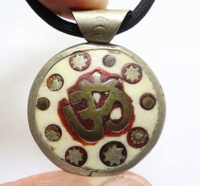 OM TIBET SURYA GOD VINTAGE PENDANT BLESSED HINDU MANTRA TIBETAN CHARM NECKLACE