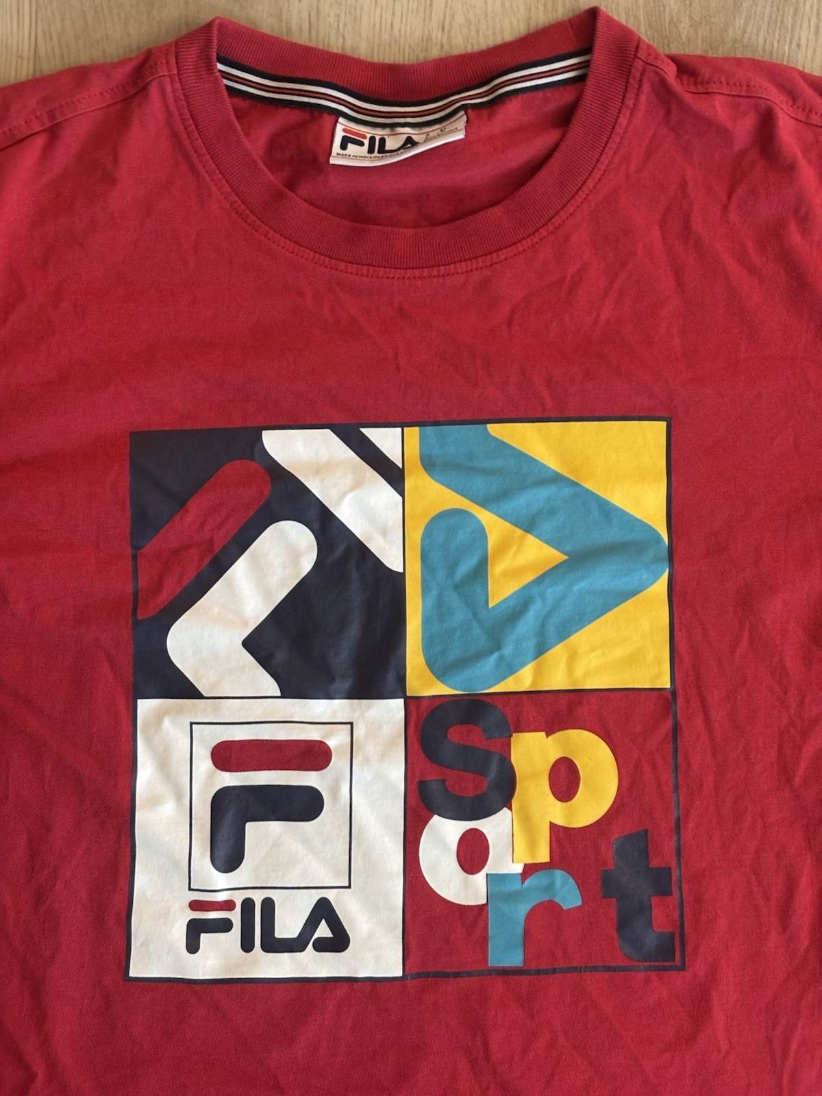 T shirt sportiva FILA vintage rossa uomo grande anni 90 Y2K maglietta grafica