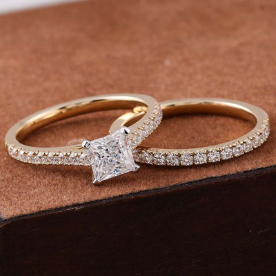 4,50Ct. Princess Cut Lab Created White Diamond Ehering 14K Yellow Gold