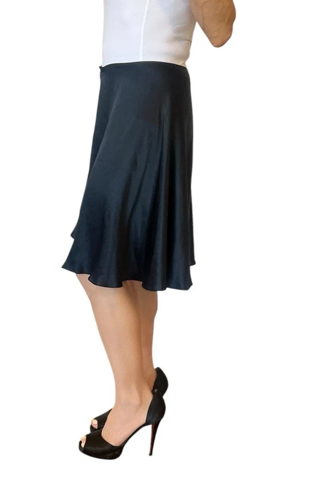 EMILIO PUCCI MUJER 6 FALDA NEGRA SEDA SATINADO MINI ACAMPANADA CREMALLERA FRONTAL ITALIA Foto 3 de 4