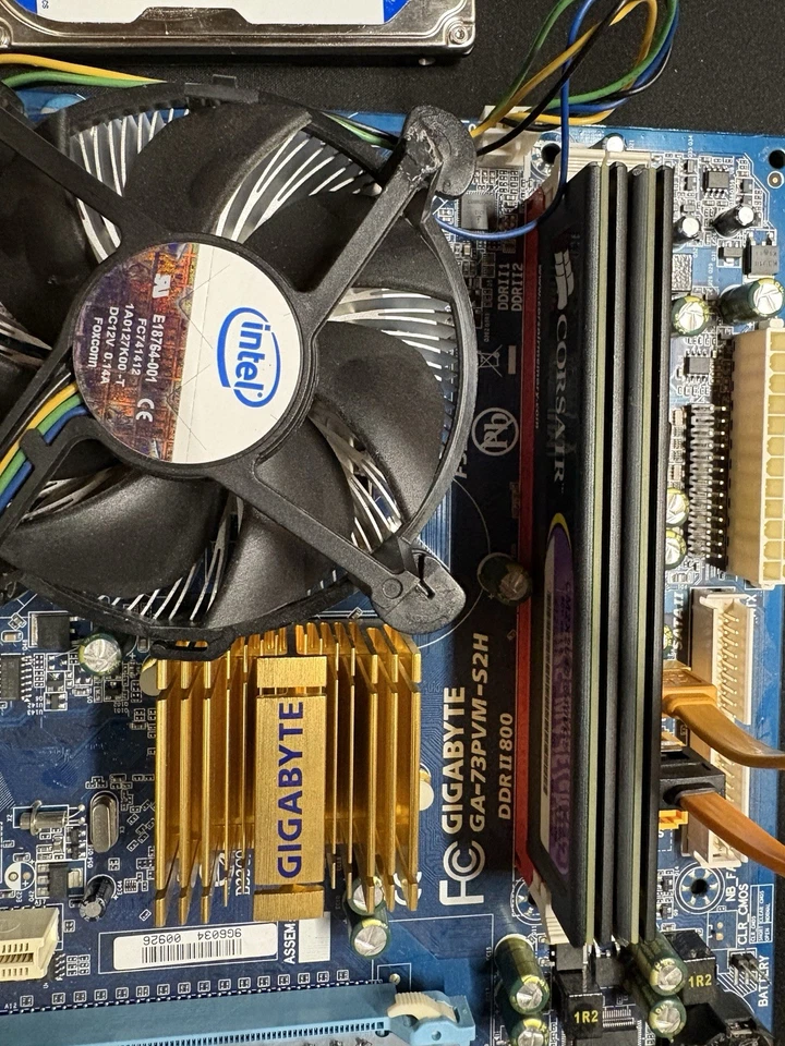 Combo Intel/CPU Gigabyte Foto 4 de 4