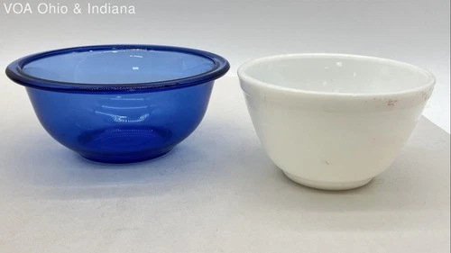 Vintage Pyrex 2 Piece Mixing Bowl Lot Cobalt Blue 322 & White Milk Glass 401