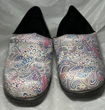 Women’s Paisley Comfort Nurse Clog Shoes, Size 9 1/2, Unbranded
