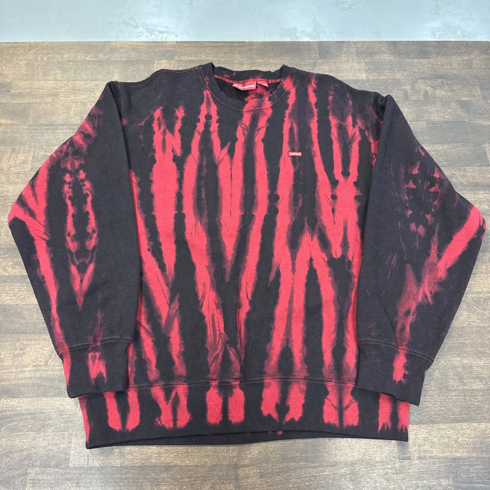 Col rond suprême petite boîte logo tie dye rouge (OCCASION)