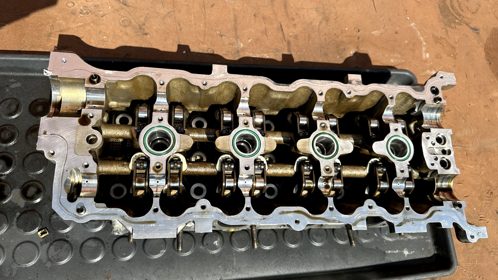 Ferrari 488 GTB Spider LEFT HAND CYLINDER HEAD LH Bank2 complete w camshaft OEM