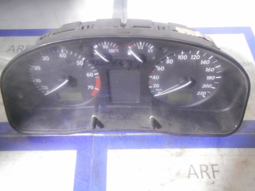 VW Passat 3BG Tacho Kombiinstrument 3B0919880
