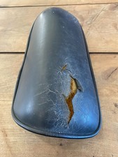 Un accoudoir cuir noir fauteuil lounge chair eames herman miller 1970 vintage