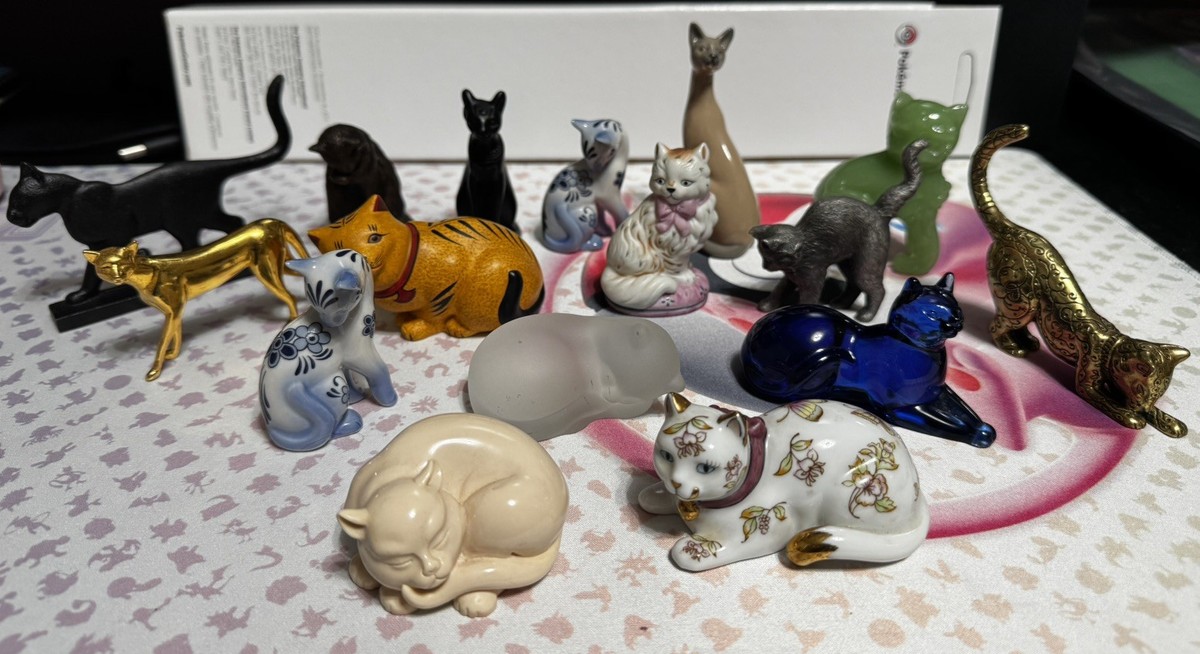 Vintage 1986 The Franklin Mint Curio Cabinet Cats Figurines Lot of