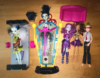 Monster High Puppen Konvolut 5 Deuce Ari Frankie mit Station weiteres Zubehör 