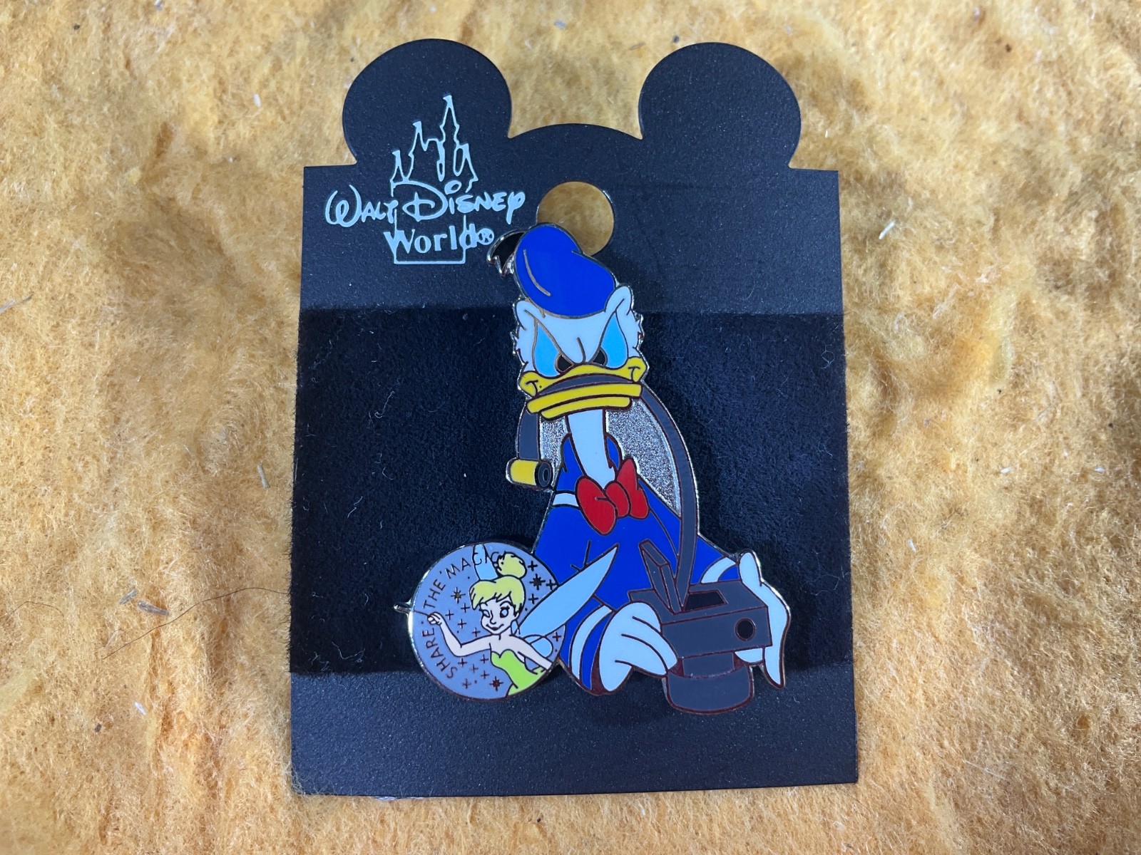 I12-73 DISNEY PIN - DONALD DUCK WITH FILM CAMERA / TINKER BELL / SHARE THE MAGIC