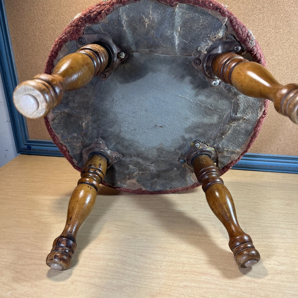 Taburete de pie tapiz perforador aguja superior alfombra vintage con patas de madera Foto 4 de 4