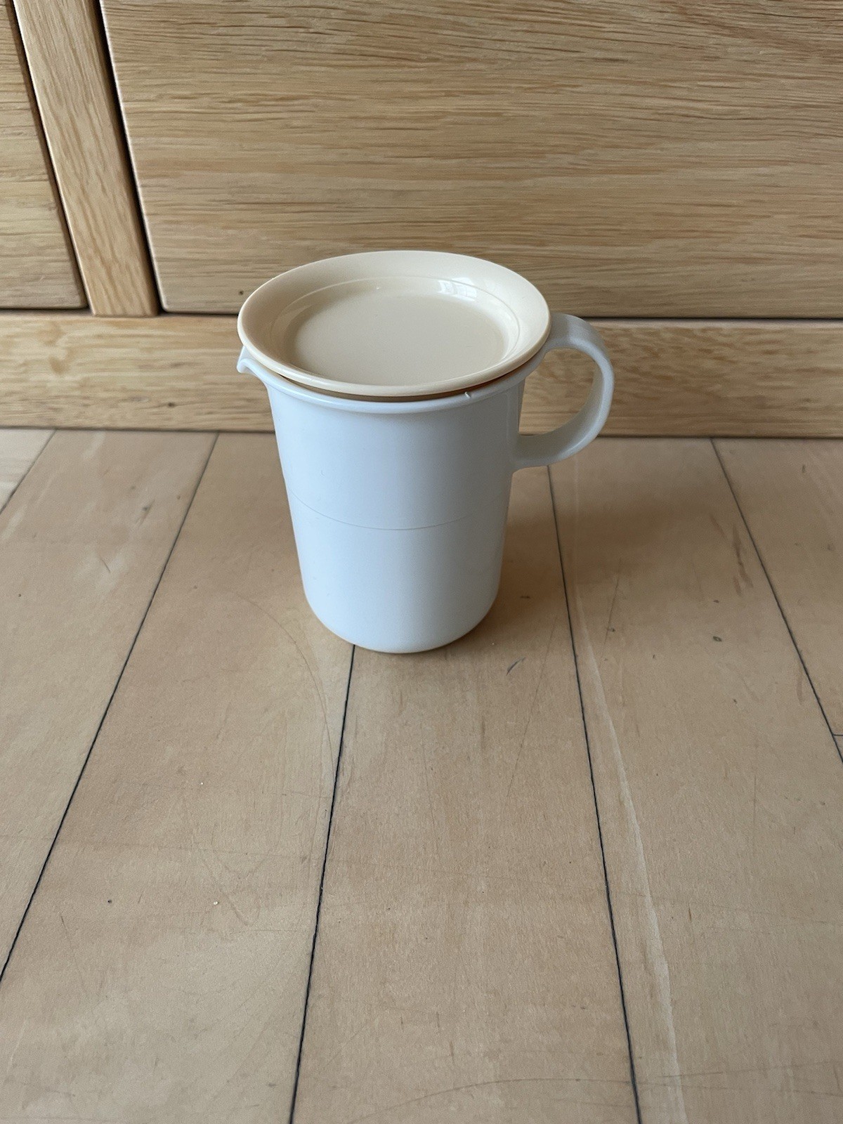 Tupperware C39 Kleiner Kaffeefreund Milchkännchen creme gelb