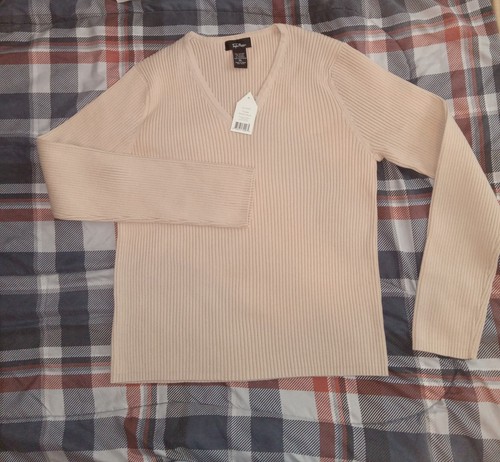 Taylor Marcs NWT ribbed V-neck sweater