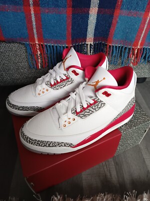 Nike Air Jordan 3 Retro UK 9 White Light Curry Cardinal Red Sneaker Neu mit Karton