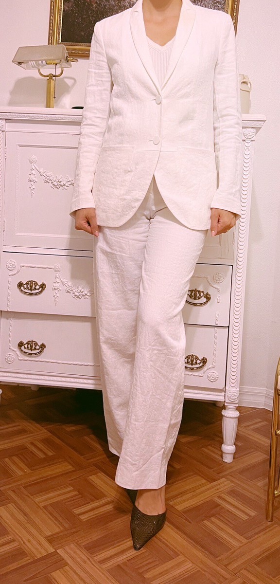 Georgio Armani white women's Pants suit Sizes 2/4 Made In