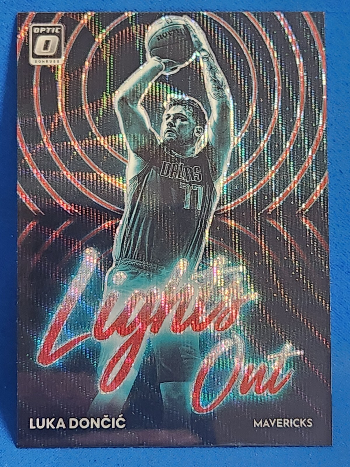2022-23 Donruss Optic Luka Doncic Lights Out Red Wave Prizm #10 Mavericks 🔥